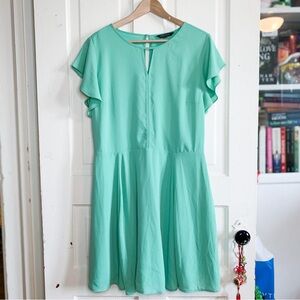Women’s Mint Green Dress from Banana Republic Size 12